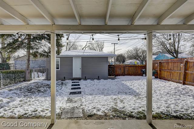 Builiding view forty for 1902 Moorhouse, Ferndale, MI. 48220