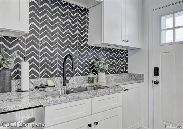 Builiding view sixteen for 1902 Moorhouse, Ferndale, MI. 48220