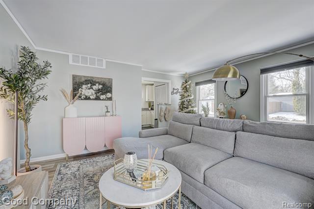 Builiding view ten for 1902 Moorhouse, Ferndale, MI. 48220