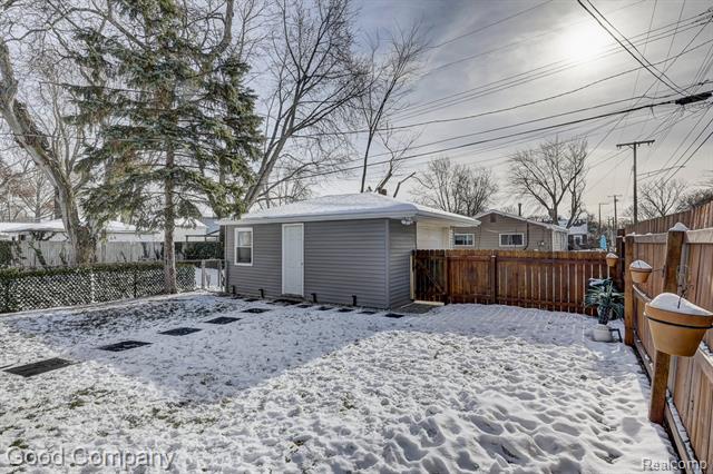 Builiding view thirty nine for 1902 Moorhouse, Ferndale, MI. 48220