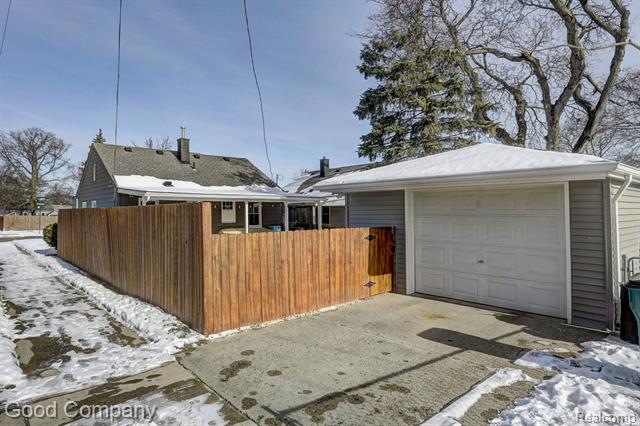 Builiding view thirty two for 1902 Moorhouse, Ferndale, MI. 48220