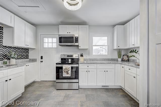 Builiding view twelve for 1902 Moorhouse, Ferndale, MI. 48220