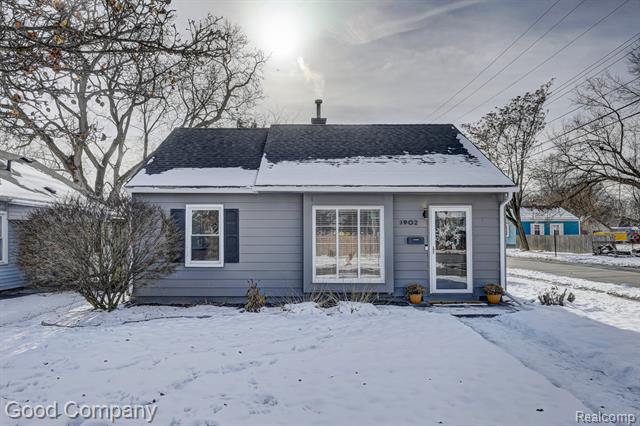 Builiding view twenty nine for 1902 Moorhouse, Ferndale, MI. 48220