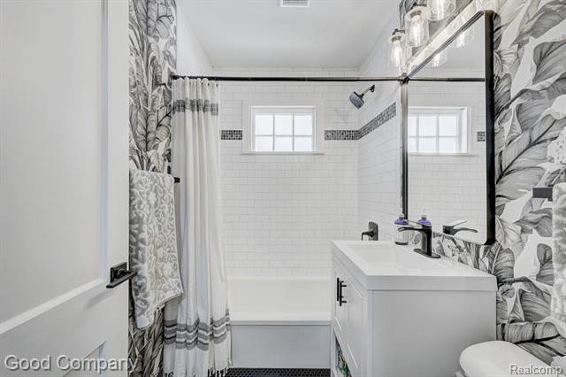 Builiding view twenty seven for 1902 Moorhouse, Ferndale, MI. 48220