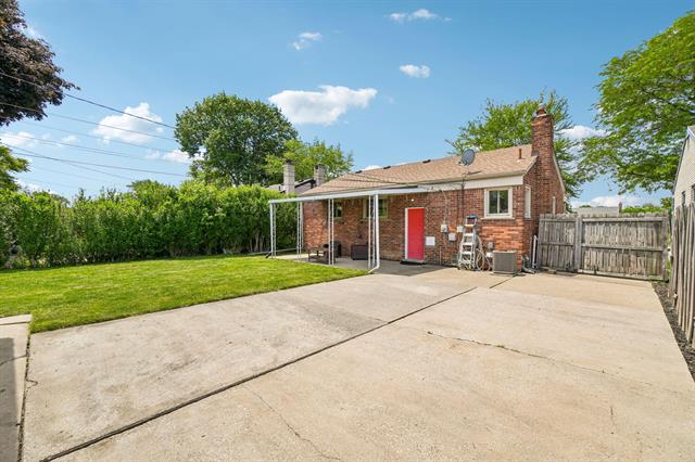 Builiding view thirty one for 15071 Cameron, Southgate, MI. 48195