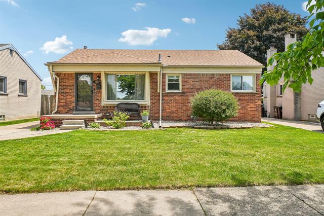 front view for 15071 Cameron, Southgate, Mi. 48195