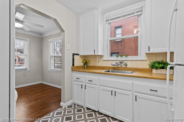 Builiding view eight for 2343 17Th, Wyandotte, MI. 48192