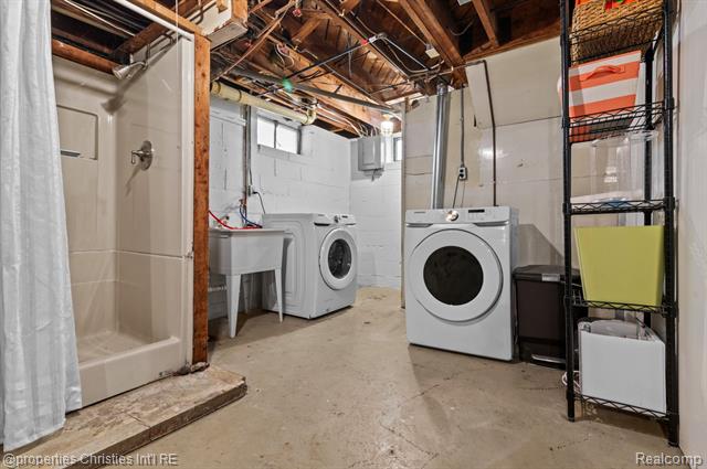 Builiding view eighteen for 2343 17Th, Wyandotte, MI. 48192