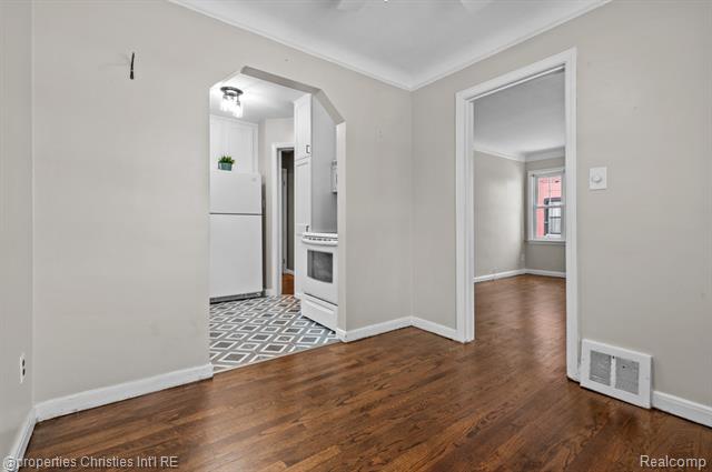 Builiding view five for 2343 17Th, Wyandotte, MI. 48192