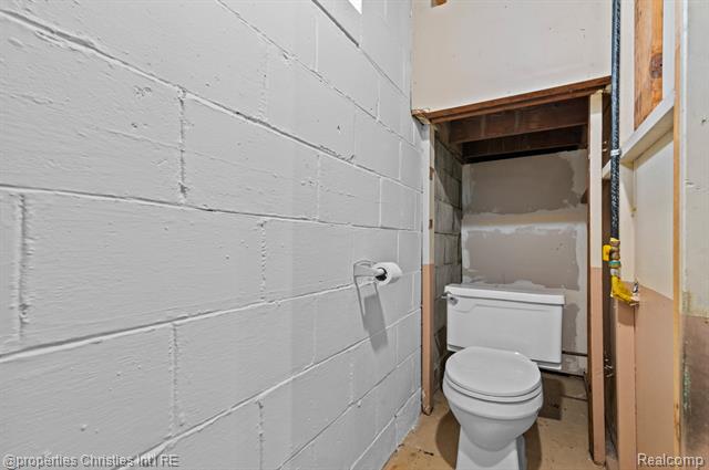 Builiding view nineteen for 2343 17Th, Wyandotte, MI. 48192