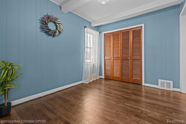 Builiding view ten for 2343 17Th, Wyandotte, MI. 48192