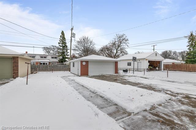 Builiding view twenty one for 2343 17Th, Wyandotte, MI. 48192