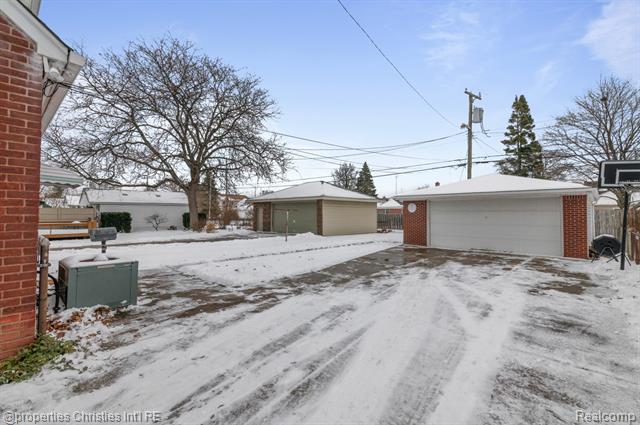 Builiding view twenty two for 2343 17Th, Wyandotte, MI. 48192