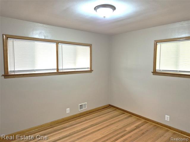 Builiding view fifteen for 13688 Commonwealth, Southgate, MI. 48195
