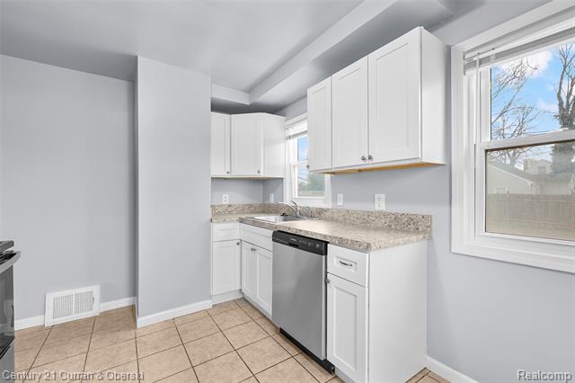 Builiding view eight for 14593 Superior, Southgate, MI. 48195