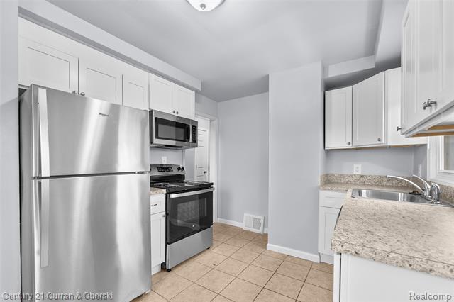 Builiding view nine for 14593 Superior, Southgate, MI. 48195