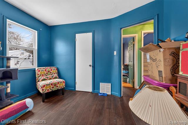 Builiding view eighteen for 13498 Callender, Southgate, MI. 48195