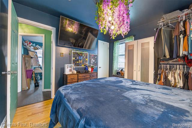 Builiding view fourteen for 13498 Callender, Southgate, MI. 48195