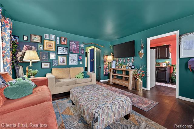 Builiding view seven for 13498 Callender, Southgate, MI. 48195