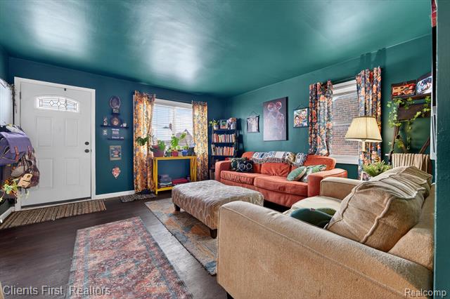 Builiding view six for 13498 Callender, Southgate, MI. 48195