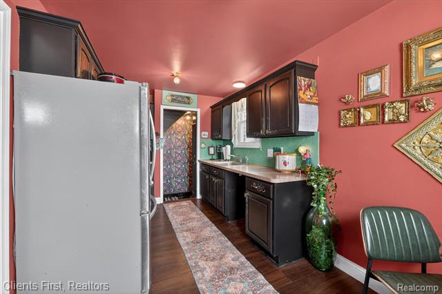 Builiding view ten for 13498 Callender, Southgate, MI. 48195