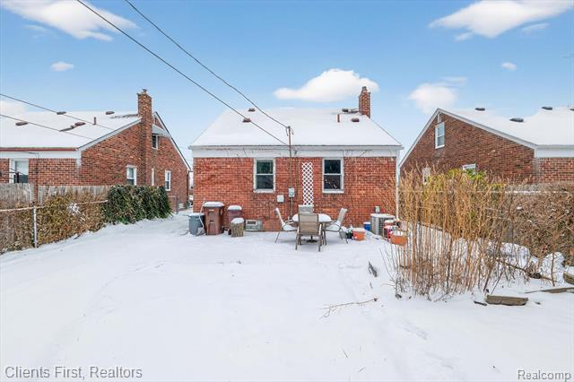 Builiding view twenty eight for 13498 Callender, Southgate, MI. 48195