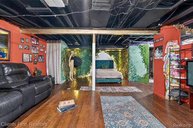 Builiding view twenty five for 13498 Callender, Southgate, MI. 48195