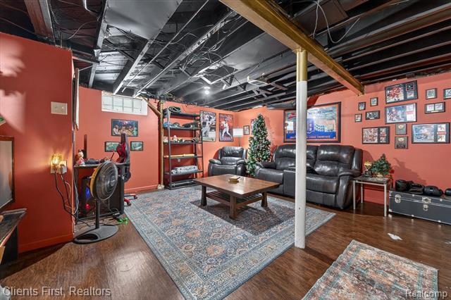 Builiding view twenty four for 13498 Callender, Southgate, MI. 48195