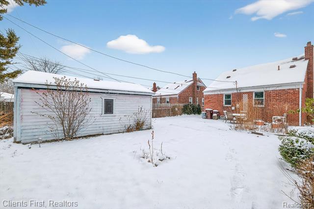 Builiding view twenty nine for 13498 Callender, Southgate, MI. 48195