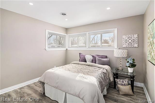 Builiding view eleven for 17638 New Hampshire, Southfield, MI. 48075