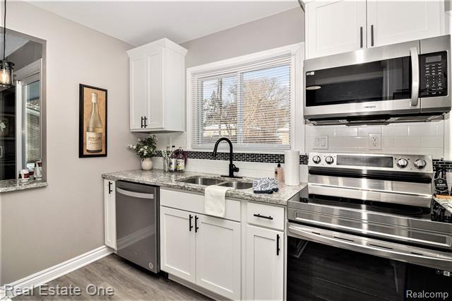 Builiding view five for 17638 New Hampshire, Southfield, MI. 48075