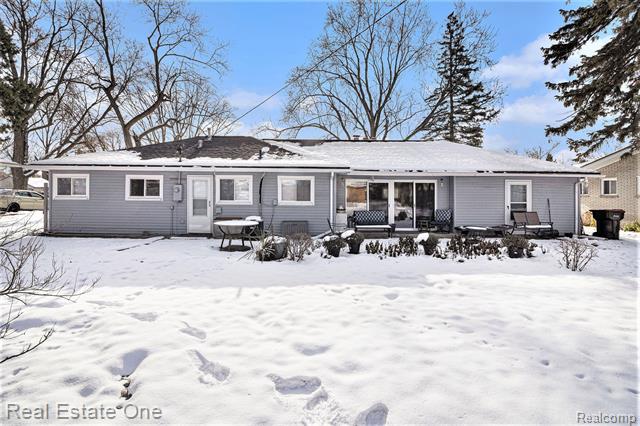 Builiding view fourteen for 17638 New Hampshire, Southfield, MI. 48075