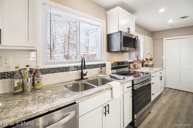 Builiding view seven for 17638 New Hampshire, Southfield, MI. 48075