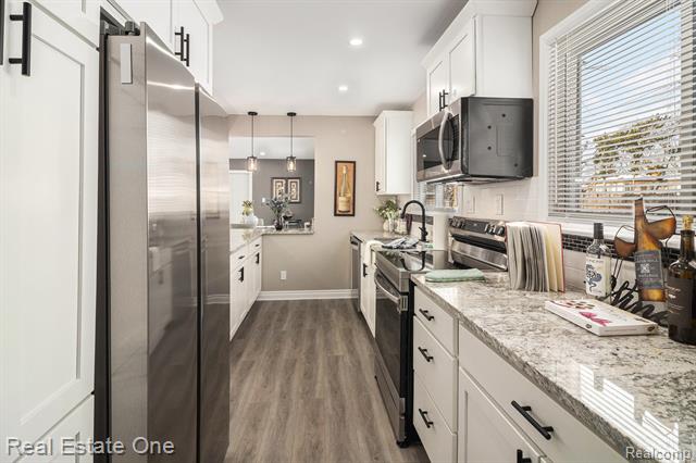 Builiding view six for 17638 New Hampshire, Southfield, MI. 48075