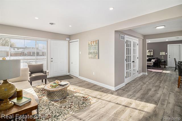 Builiding view two for 17638 New Hampshire, Southfield, MI. 48075