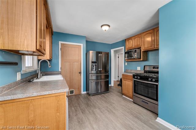 Builiding view five for 1811 15Th, Wyandotte, MI. 48192