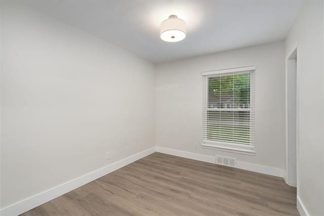 Builiding view fifteen for 24691 Parklawn, Oak Park, MI. 48237