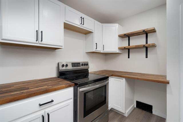 Builiding view five for 24691 Parklawn, Oak Park, MI. 48237