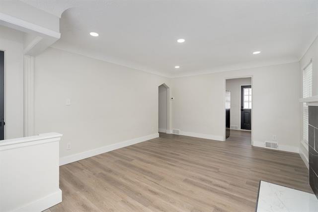 Builiding view fourteen for 24691 Parklawn, Oak Park, MI. 48237