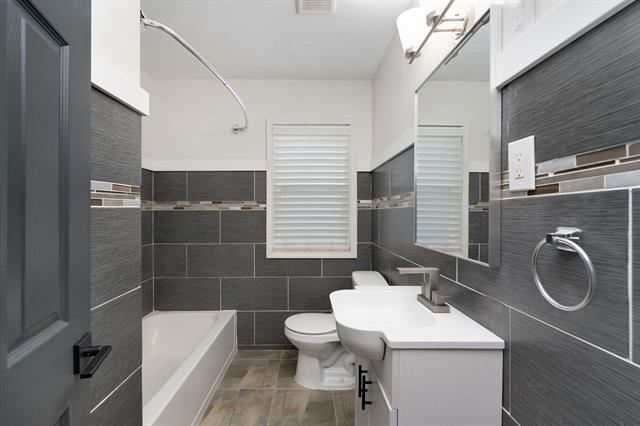 Builiding view nineteen for 24691 Parklawn, Oak Park, MI. 48237