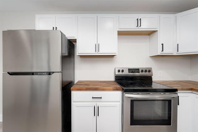 Builiding view seven for 24691 Parklawn, Oak Park, MI. 48237