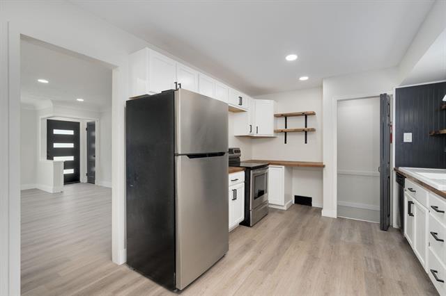 Builiding view six for 24691 Parklawn, Oak Park, MI. 48237