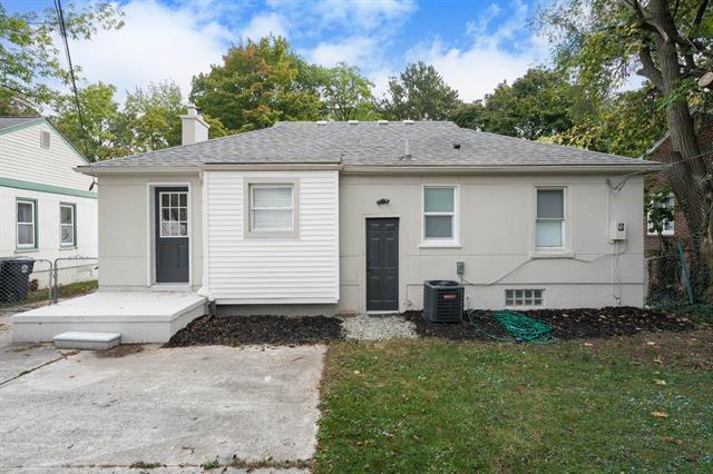 Builiding view twenty nine for 24691 Parklawn, Oak Park, MI. 48237