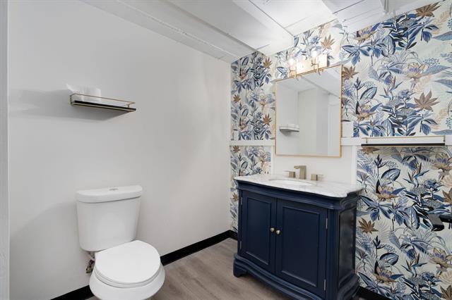 Builiding view twenty seven for 24691 Parklawn, Oak Park, MI. 48237