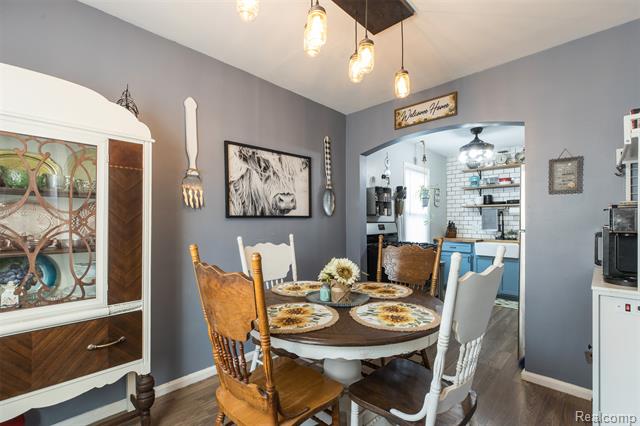 Builiding view eight for 2050 17Th, Wyandotte, MI. 48192