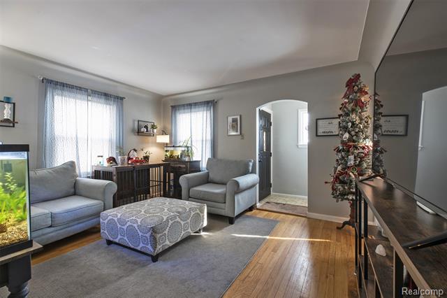 Builiding view five for 2050 17Th, Wyandotte, MI. 48192