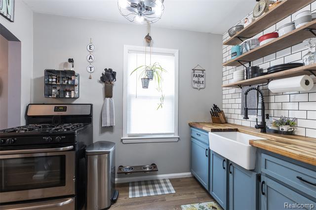 Builiding view fourteen for 2050 17Th, Wyandotte, MI. 48192