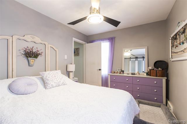 Builiding view nineteen for 2050 17Th, Wyandotte, MI. 48192