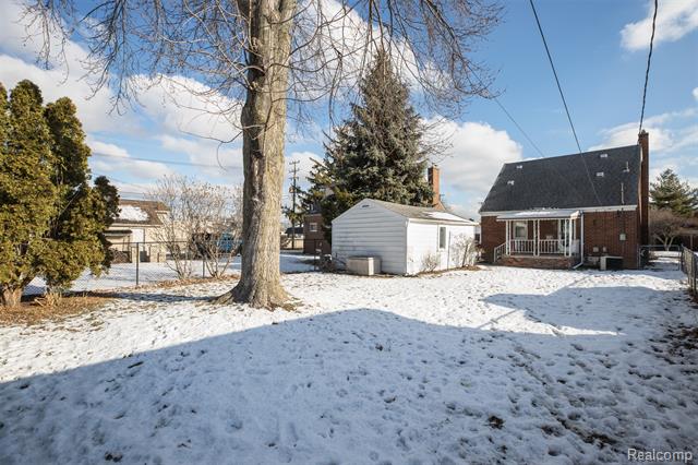 Builiding view one for 2050 17Th, Wyandotte, MI. 48192