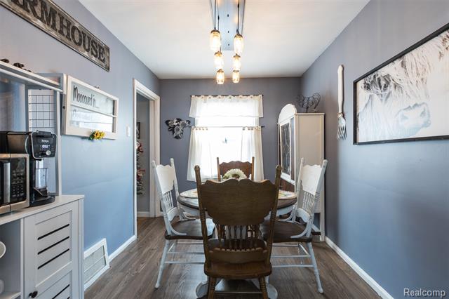 Builiding view ten for 2050 17Th, Wyandotte, MI. 48192